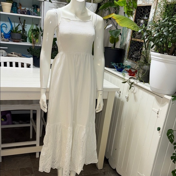 Suzy Shier Dresses & Skirts - Suzy Shier White Smocked Bodice Eyelet Tier Maxi Dress boho/beach/flowing. XS